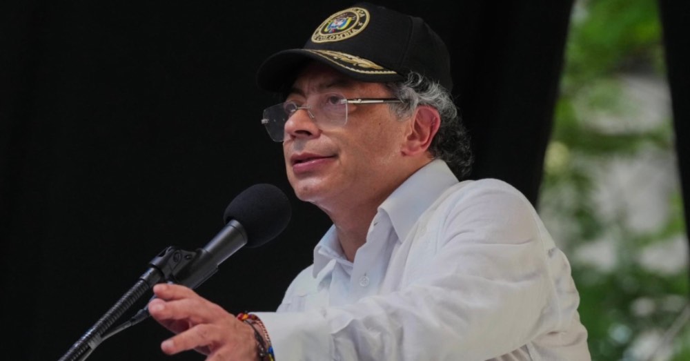 "QUE LOS RICOS PAGUEN IMPUESTOS, NO LOS POBRES": GUSTAVO PETRO