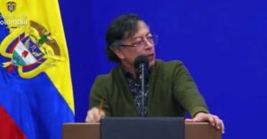 Gustavo Petro es abucheado durante evento oficial en Corferias, Bogotá