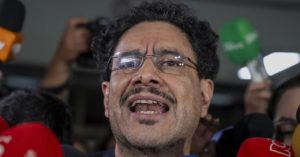 Iván Cepeda atribuye crisis de la salud a la Ley 100 y responsabiliza al expresidente Álvaro Uribe