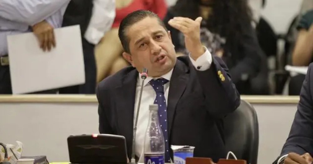 Triana arremete contra Petro por reclutamiento infantil